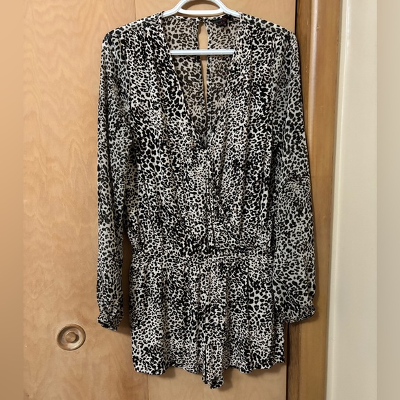 Guess By Guess Factory Pants - Guess Factory Leopard Print Long Sleeve Romper Shorts